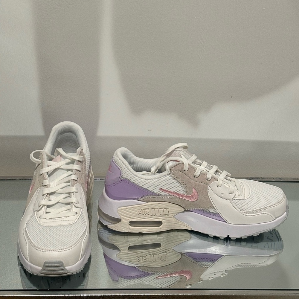 NWT Women’s Nike Air Max Excee